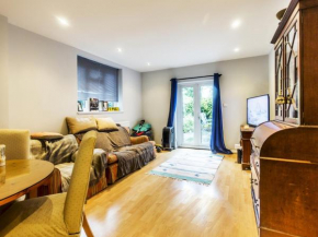 Pass the Keys - Garden 1 Bed apartment in Wimbledon